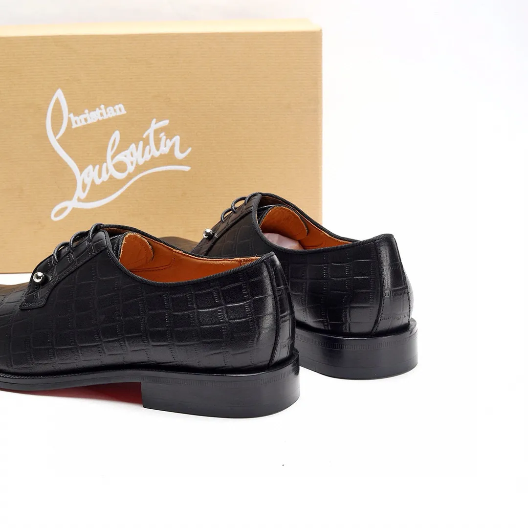 Batch 1,080 yuan 💰••New real shots••CL～High-end men’s 👔casual•loafers with red soles! ••🆑Genuine and top-quality goods from original orders ••✅💯 Purchase goods from top-quality original orders! Original imported patterned cowhide ➕Imported cowhide lining ➕Cowhide feet ➕Original leather outsole~🉑️Feel free to compare the authentic ones! Size: 38-44 (45.46.47 can be customized)